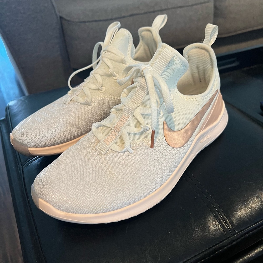 Nike free TR8 premium sail & metallic bronze